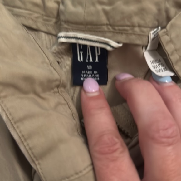 Gap size 12 khaki shorts - Picture 2 of 3